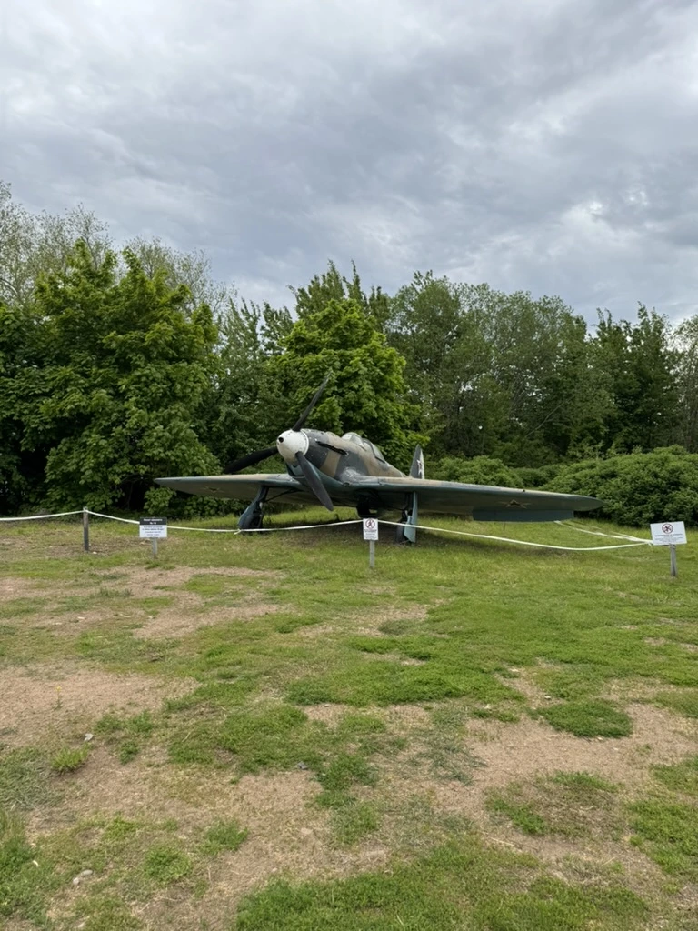 <p><strong>Яковлев Як-1Б</strong> — советский одномоторный истребитель периода Второй мировой войны</p>