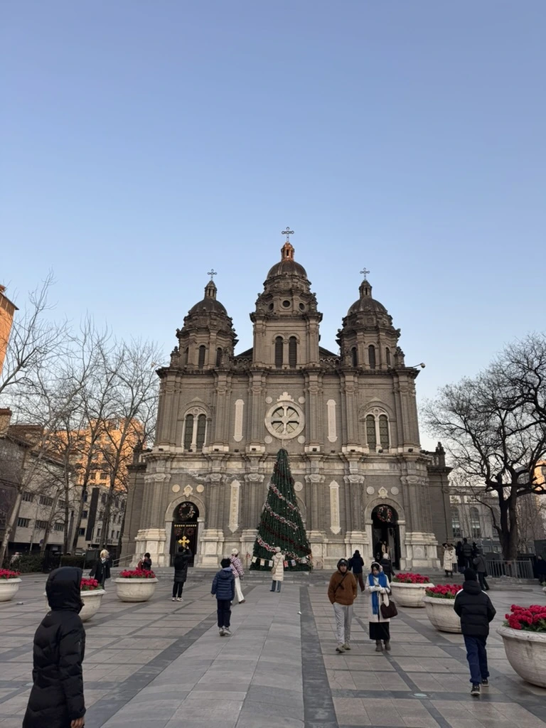 <p>Наткнулись на католический храм - в Пекине редкость</p>