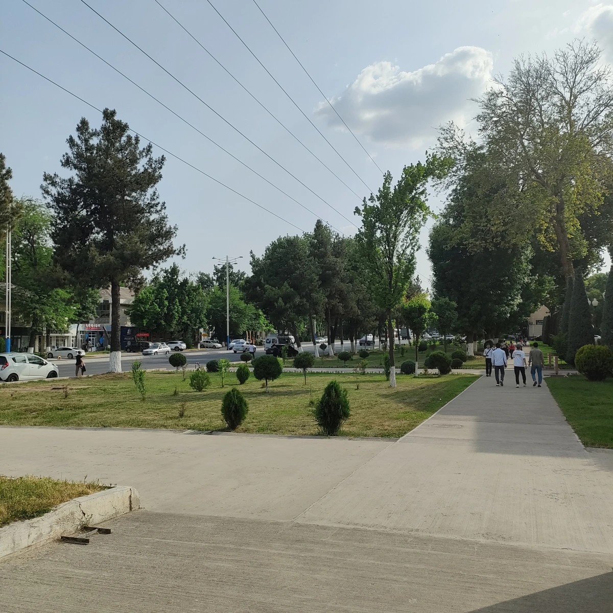 На начало мая в РФ частенько холодно в Сибири. А тут красота! Тепло по-летнему