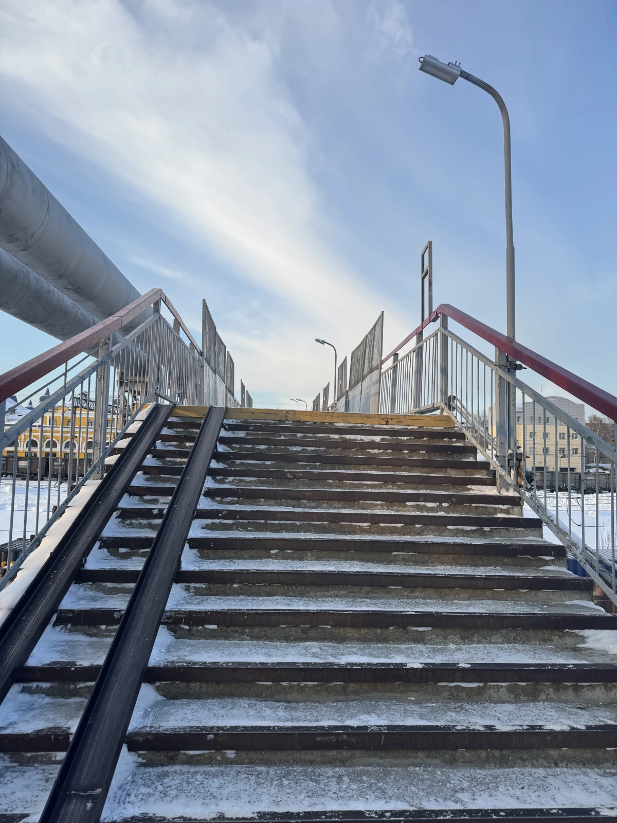 <p>Всякая история начинается с подъёма. Иду далее на автовокзал Томска. Вылет из Новосибирска. Перелет занимает около 4-х часов до Пекина.</p>