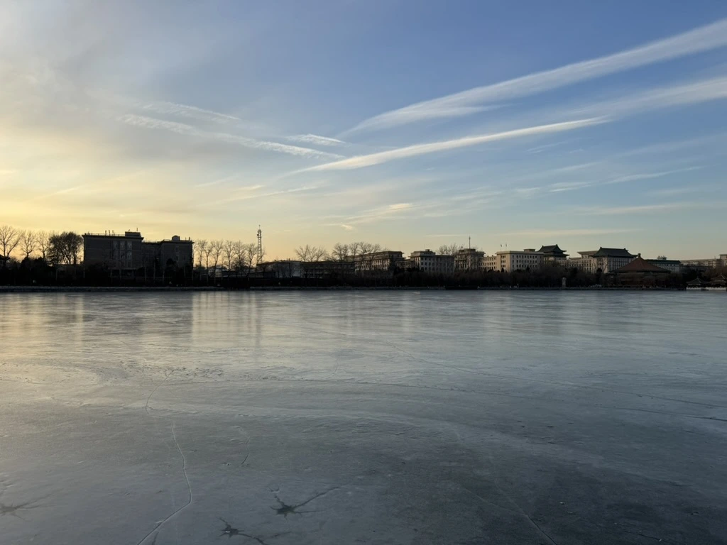 <p>Тут мне напомнило Родину</p>