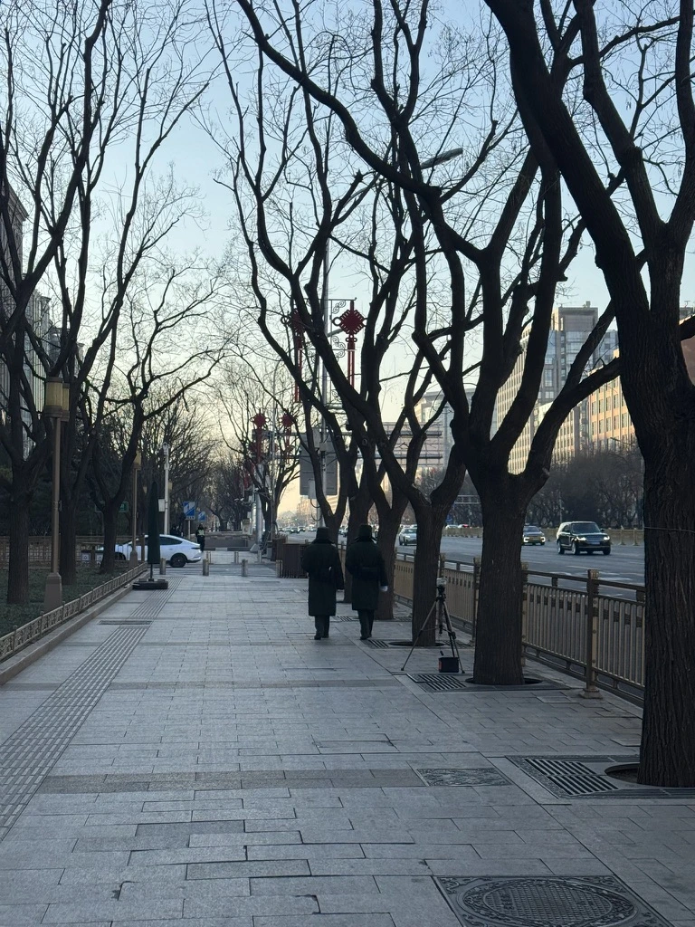 <p>Это полиция? Да тут они на каждом углу</p>
