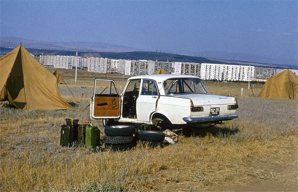 <p>Вероятно 412 - но зачем сняли колеса?</p>